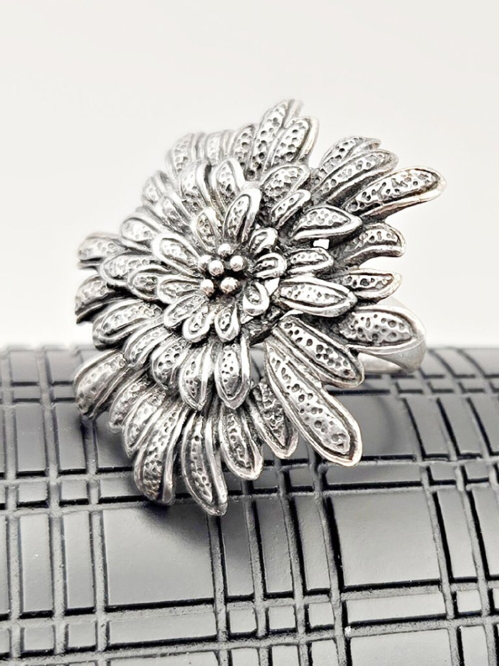 Vintage Sterling Chrysanthemum Ring Size 7.5 Thai 925 Floral Statement Ring